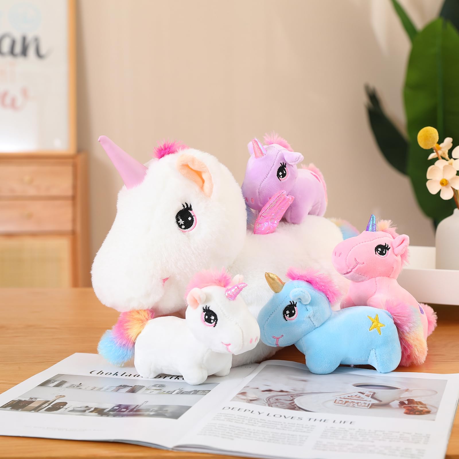 SQEQE Niedliche Einhorn Stofftiere mit 4 Baby Einhorn Plüschtiere in ihrem Bauch, Regenbogen Fliegendes Plüschkissen Spielzeug mit Flügeln, Valentinstag Geburtstagsgeschenke für Jungen Mädchen